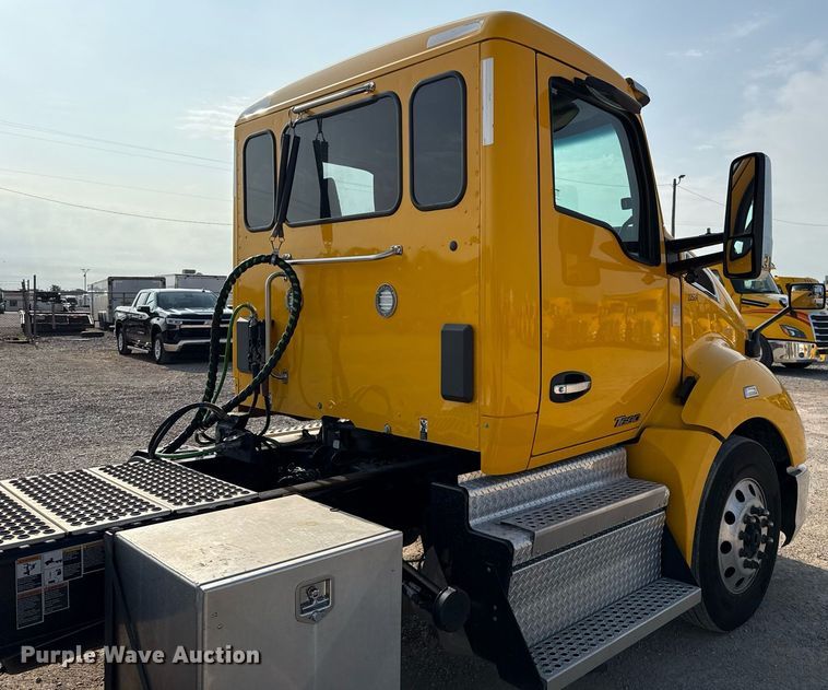 image for item EJ4570 2022 Kenworth T680 semi truck