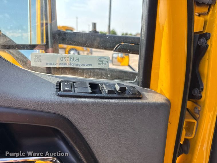 image for item EJ4570 2022 Kenworth T680 semi truck