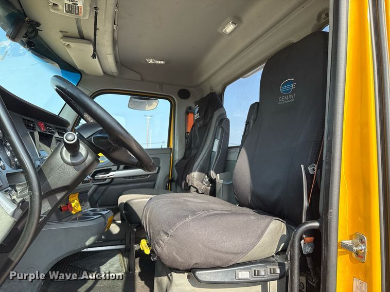 image for item EJ4570 2022 Kenworth T680 semi truck