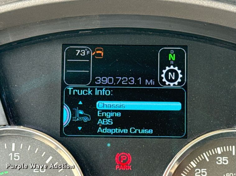 image for item EJ4570 2022 Kenworth T680 semi truck