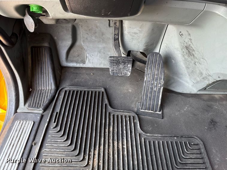 image for item EJ4570 2022 Kenworth T680 semi truck