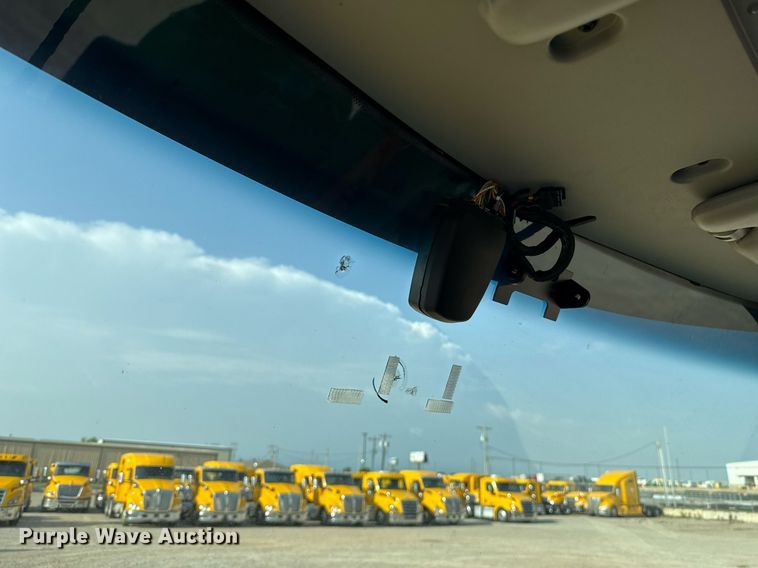 image for item EJ4570 2022 Kenworth T680 semi truck