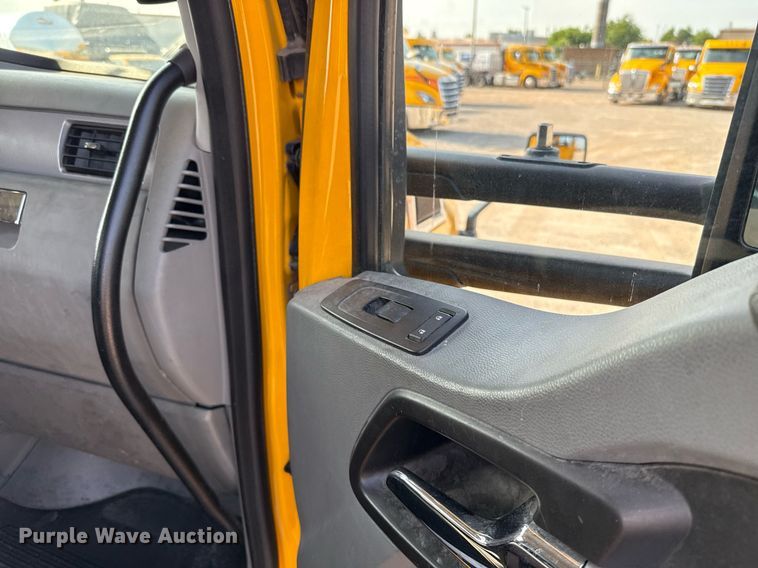 image for item EJ4570 2022 Kenworth T680 semi truck