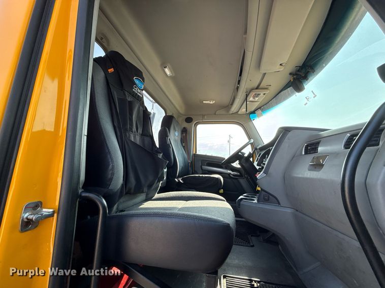 image for item EJ4570 2022 Kenworth T680 semi truck