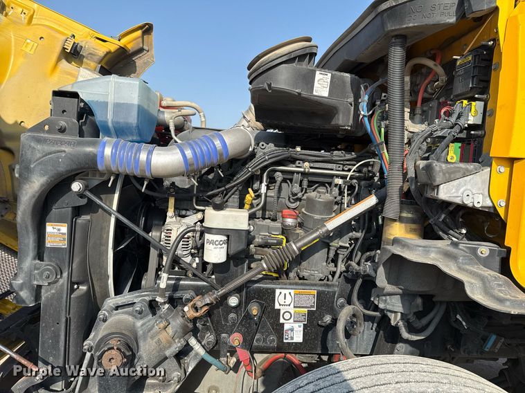 image for item EJ4570 2022 Kenworth T680 semi truck