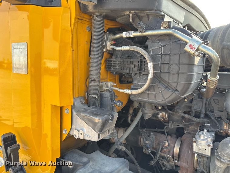 image for item EJ4570 2022 Kenworth T680 semi truck