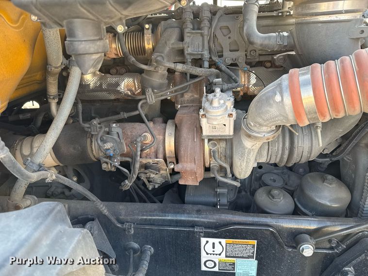 image for item EJ4570 2022 Kenworth T680 semi truck