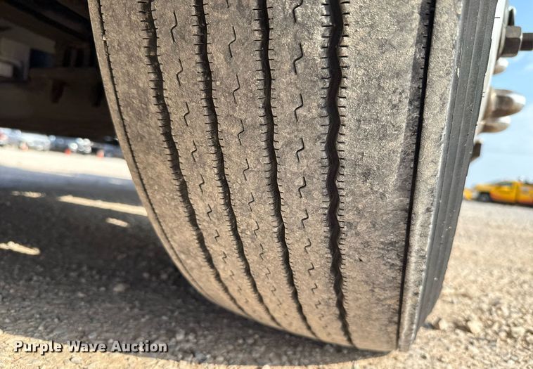 image for item EJ4570 2022 Kenworth T680 semi truck