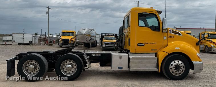 image for item EJ4571 2020 Kenworth T680 semi truck