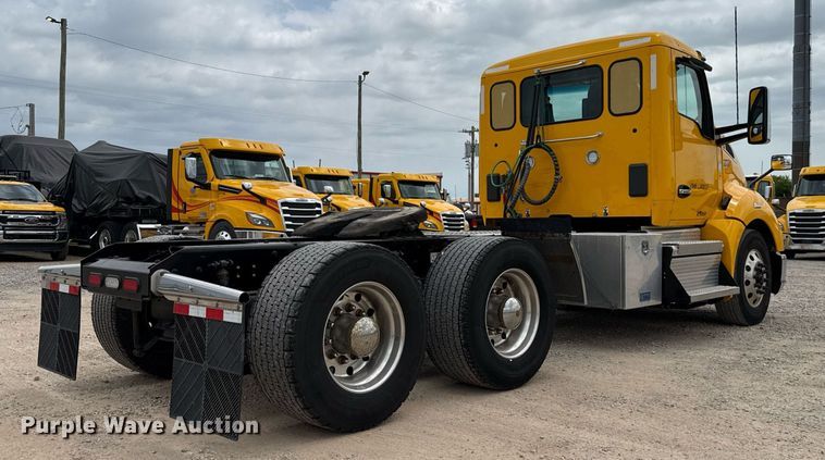 image for item EJ4571 2020 Kenworth T680 semi truck