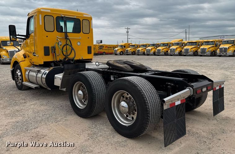 image for item EJ4571 2020 Kenworth T680 semi truck