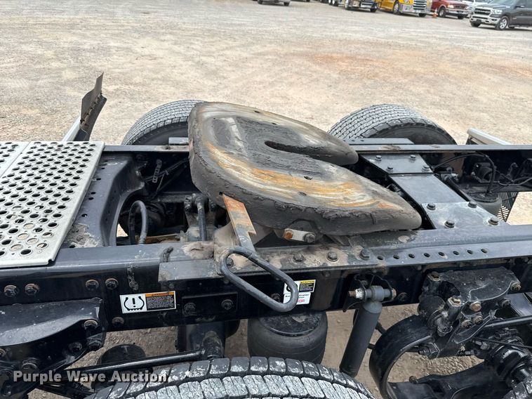 image for item EJ4571 2020 Kenworth T680 semi truck