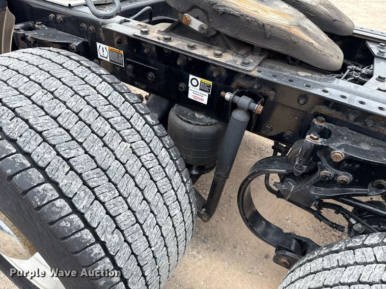 image for item EJ4571 2020 Kenworth T680 semi truck