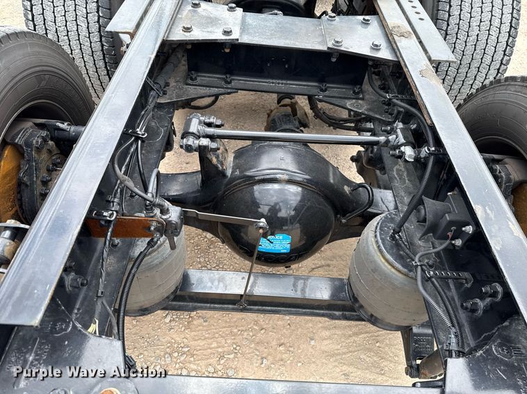 image for item EJ4571 2020 Kenworth T680 semi truck