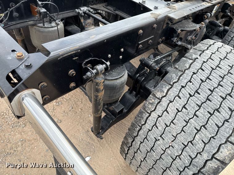 image for item EJ4571 2020 Kenworth T680 semi truck