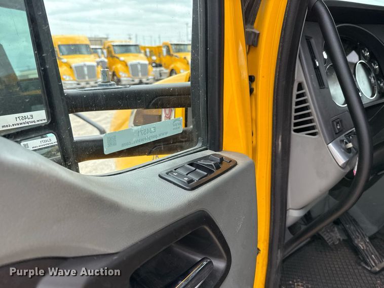 image for item EJ4571 2020 Kenworth T680 semi truck