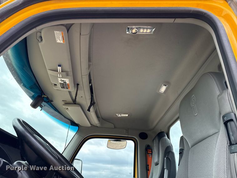 image for item EJ4571 2020 Kenworth T680 semi truck