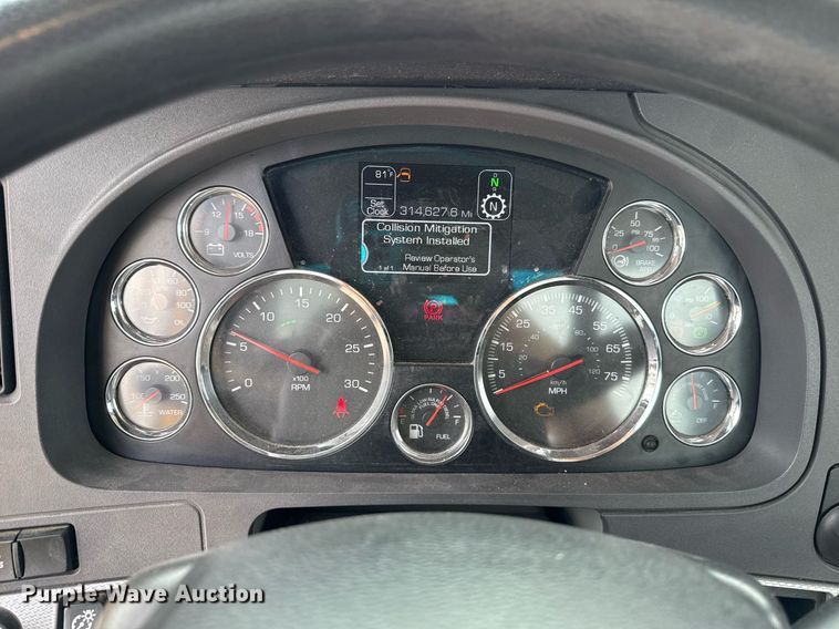 image for item EJ4571 2020 Kenworth T680 semi truck