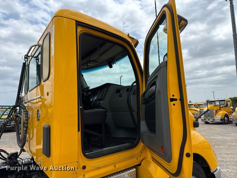 image for item EJ4571 2020 Kenworth T680 semi truck