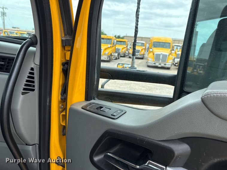 image for item EJ4571 2020 Kenworth T680 semi truck