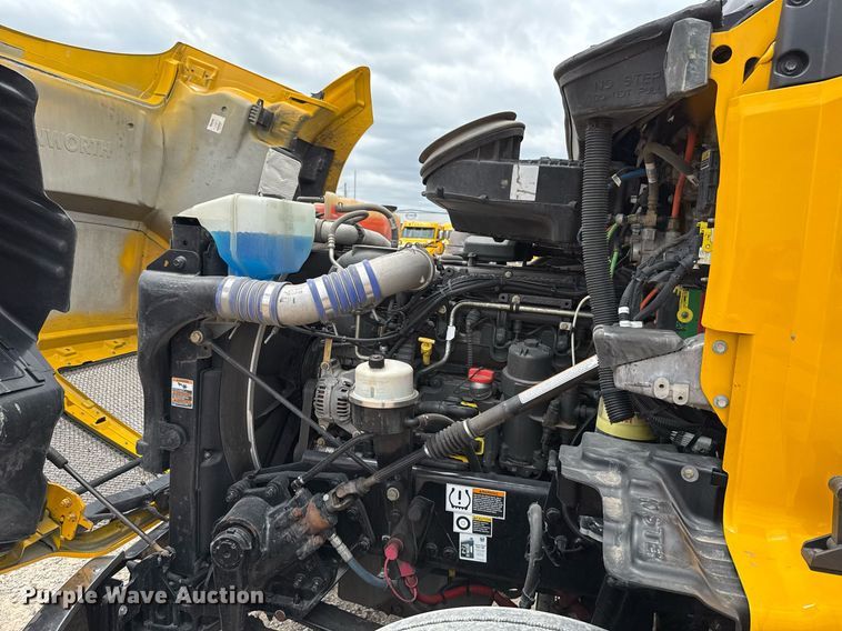 image for item EJ4571 2020 Kenworth T680 semi truck