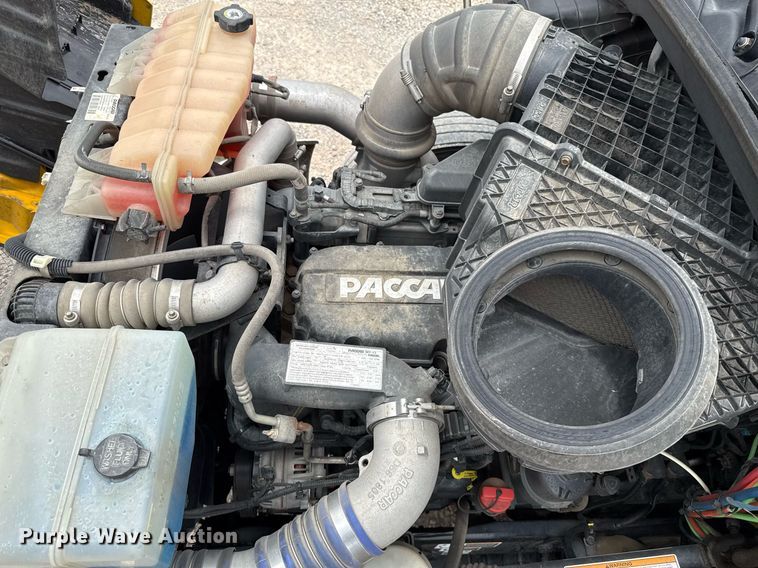 image for item EJ4571 2020 Kenworth T680 semi truck