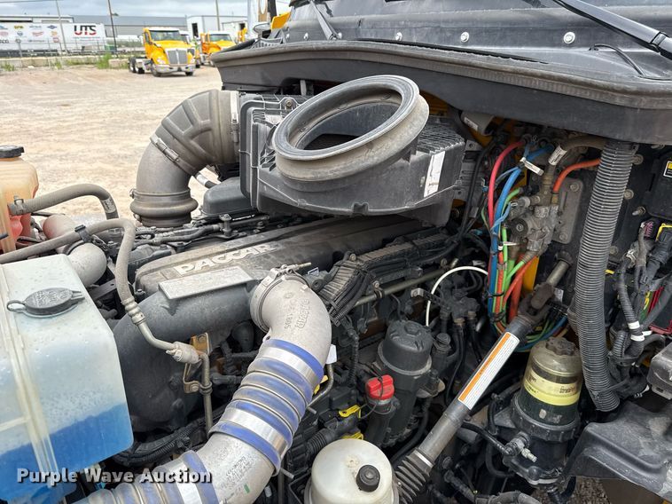 image for item EJ4571 2020 Kenworth T680 semi truck