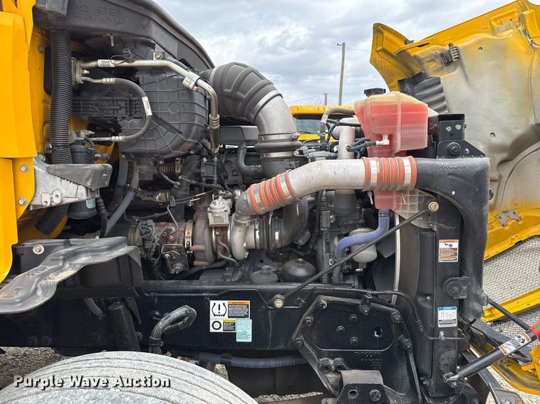 image for item EJ4571 2020 Kenworth T680 semi truck