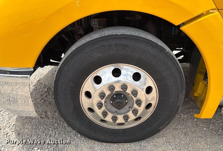 image for item EJ4571 2020 Kenworth T680 semi truck