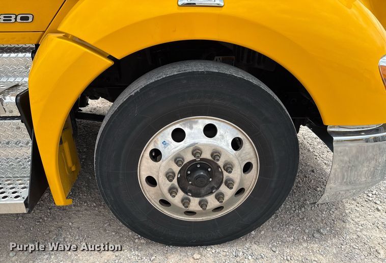 image for item EJ4571 2020 Kenworth T680 semi truck