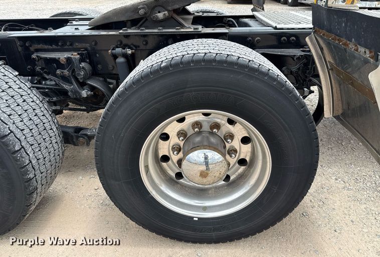 image for item EJ4571 2020 Kenworth T680 semi truck