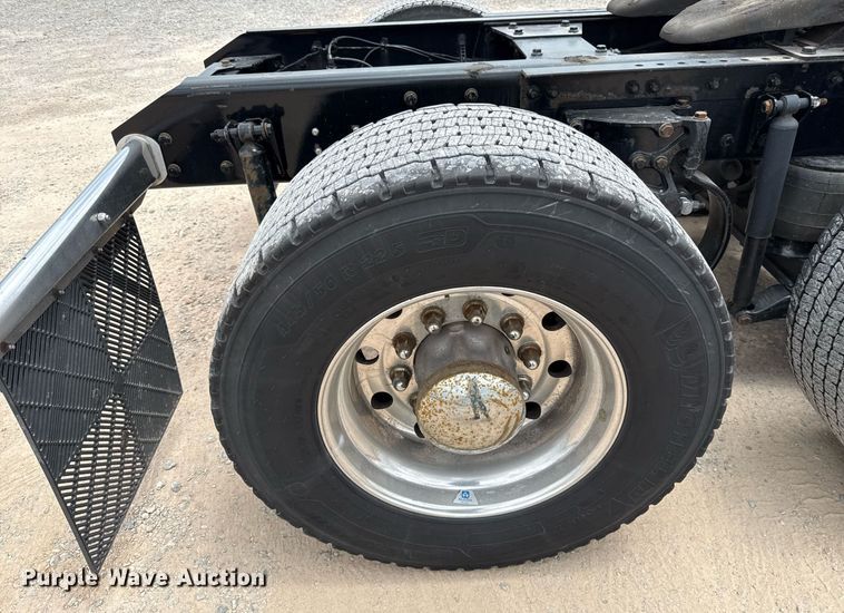 image for item EJ4571 2020 Kenworth T680 semi truck