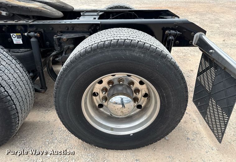 image for item EJ4571 2020 Kenworth T680 semi truck