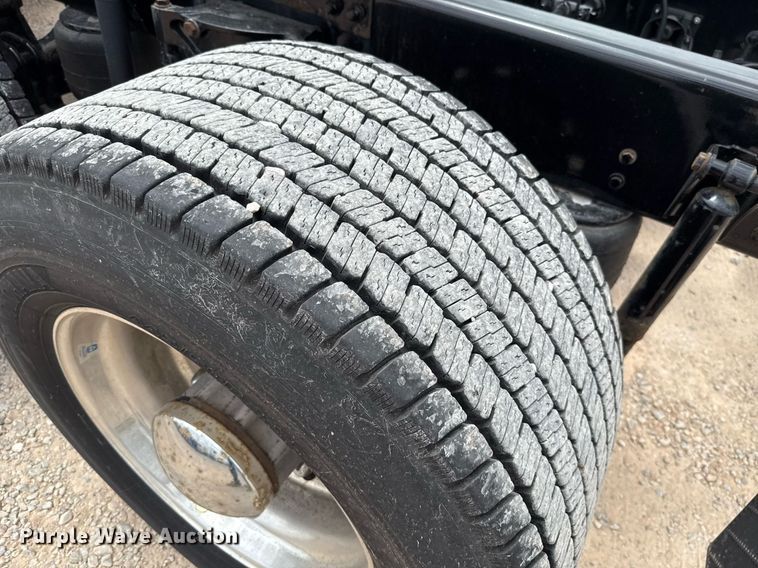 image for item EJ4571 2020 Kenworth T680 semi truck