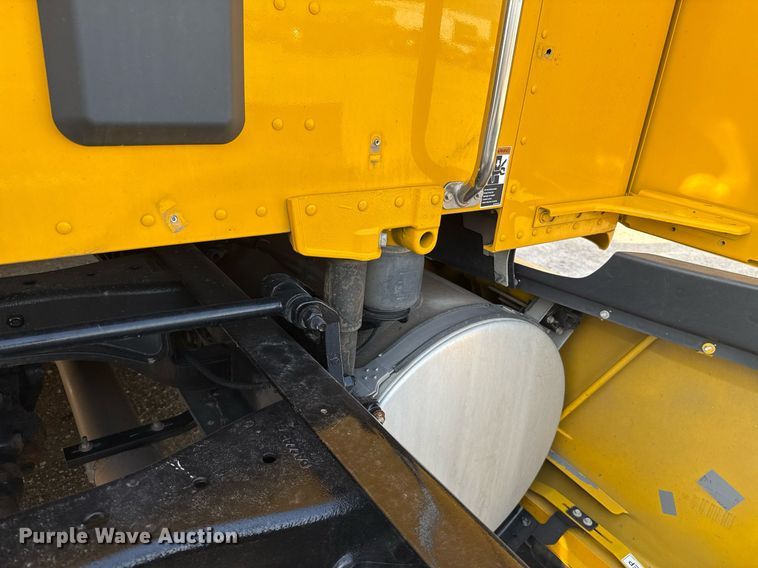 image for item EJ4572 2022 Kenworth T680 semi truck