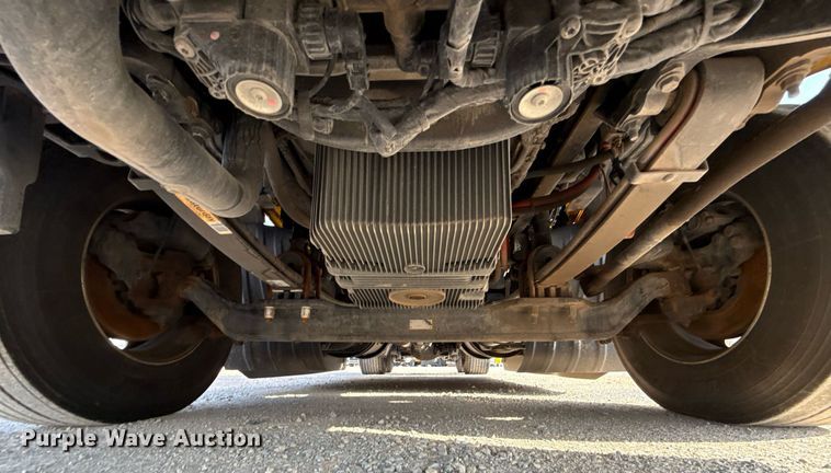 image for item EJ4572 2022 Kenworth T680 semi truck