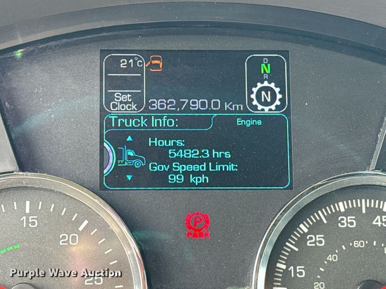 image for item EJ4572 2022 Kenworth T680 semi truck