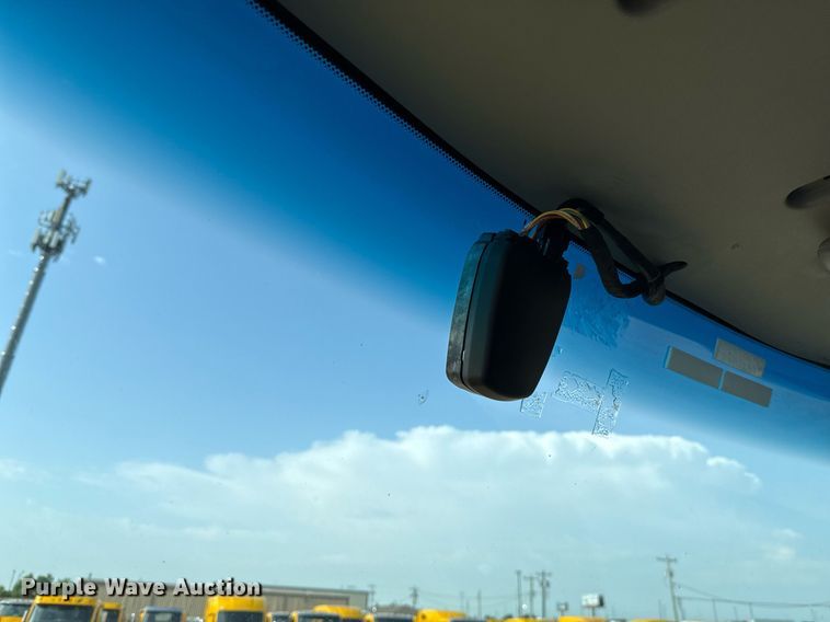 image for item EJ4572 2022 Kenworth T680 semi truck