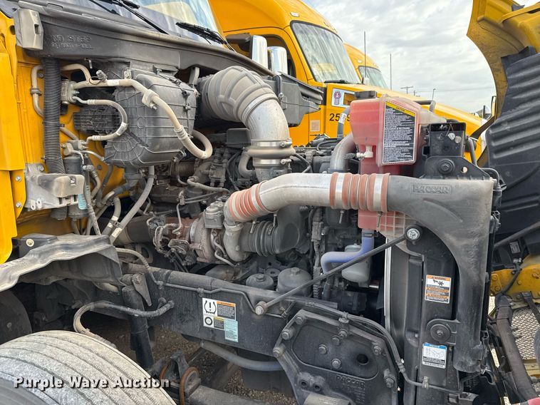 image for item EJ4572 2022 Kenworth T680 semi truck