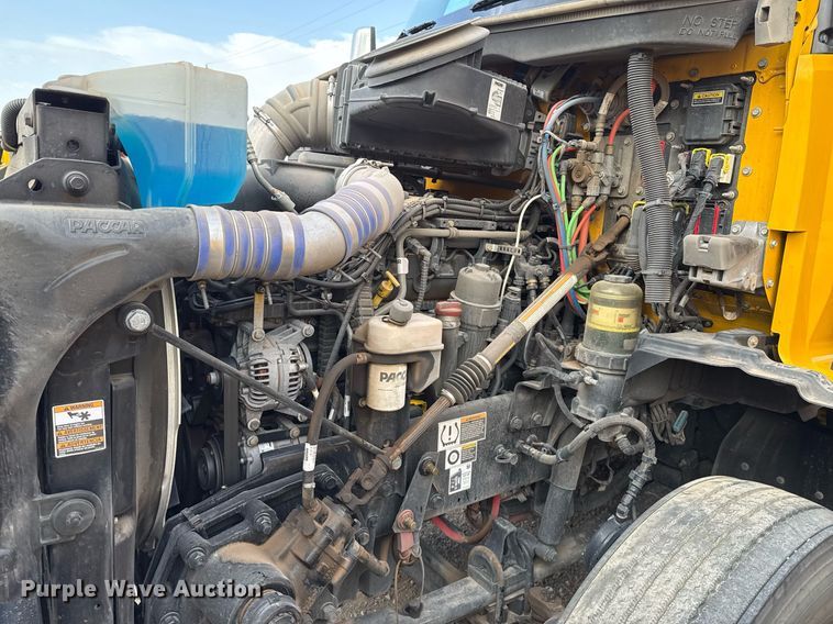 image for item EJ4572 2022 Kenworth T680 semi truck