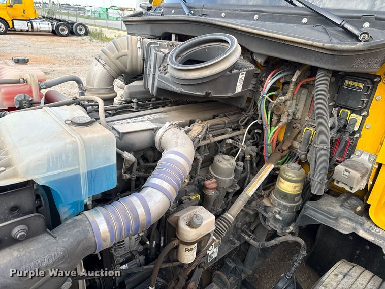 image for item EJ4572 2022 Kenworth T680 semi truck