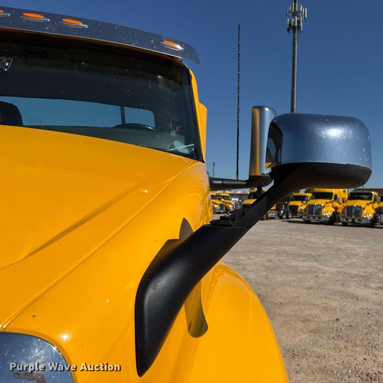 image for item EJ4573 2021 International LT625 semi truck