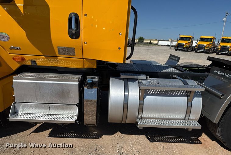 image for item EJ4573 2021 International LT625 semi truck