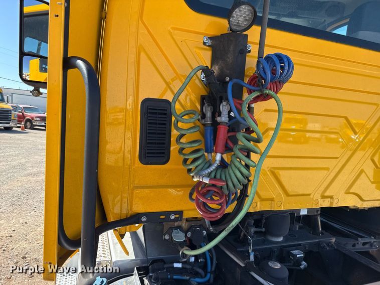 image for item EJ4573 2021 International LT625 semi truck