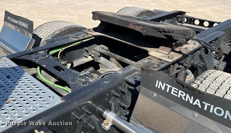 image for item EJ4573 2021 International LT625 semi truck