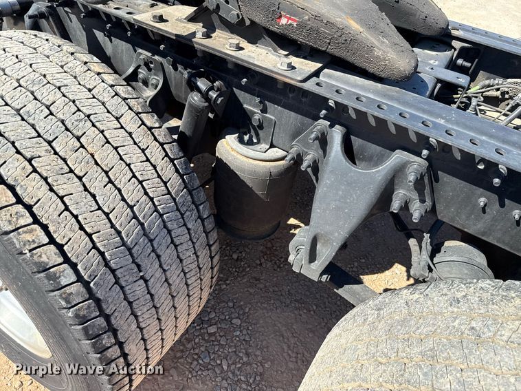 image for item EJ4573 2021 International LT625 semi truck