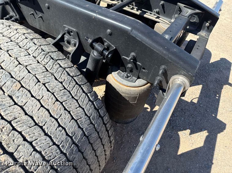 image for item EJ4573 2021 International LT625 semi truck