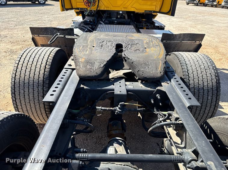 image for item EJ4573 2021 International LT625 semi truck