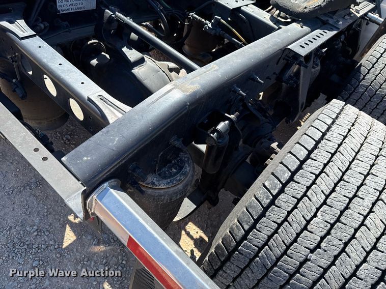 image for item EJ4573 2021 International LT625 semi truck