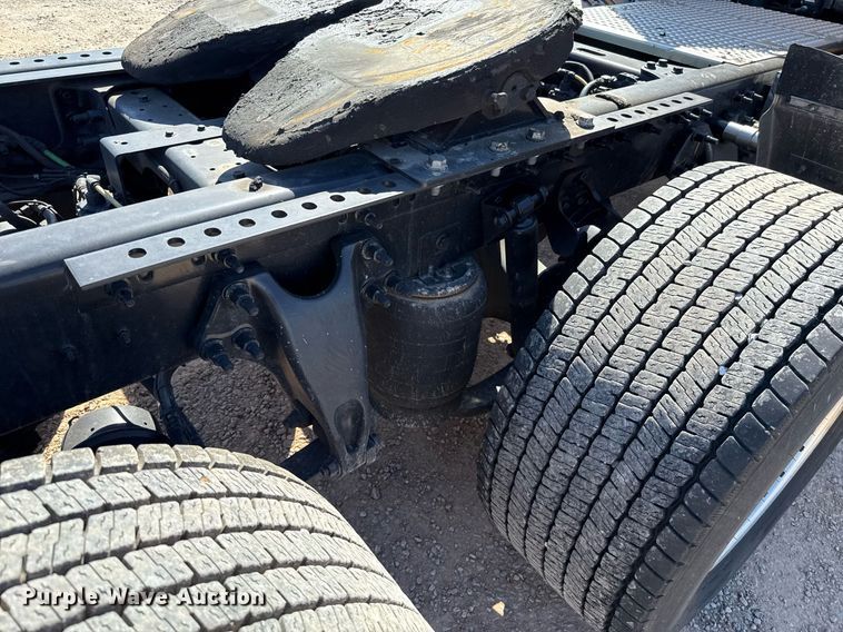 image for item EJ4573 2021 International LT625 semi truck